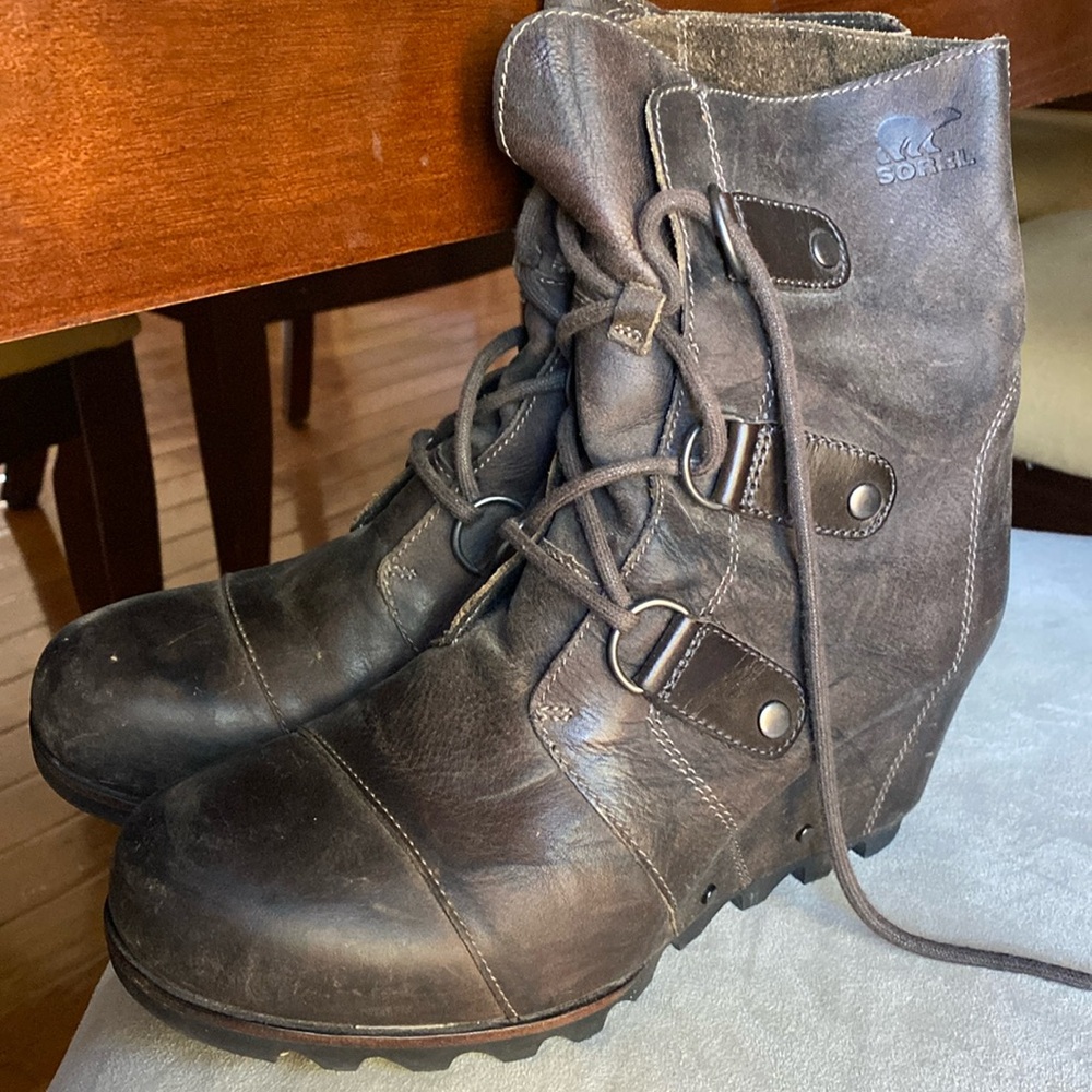Sorel Joan of Arctic wedge, women’s size 9.5, rustic brown